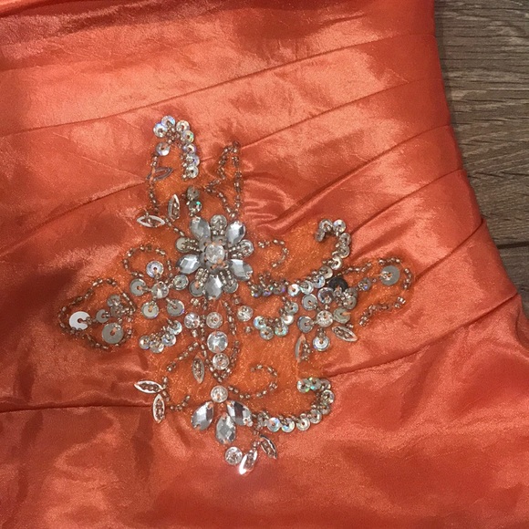 Formal bubble dress - Picture 2 of 4